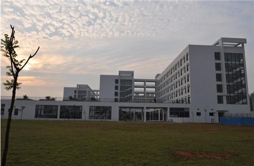 深圳第二外国语学校 科技赋能，培养未来创新人才
